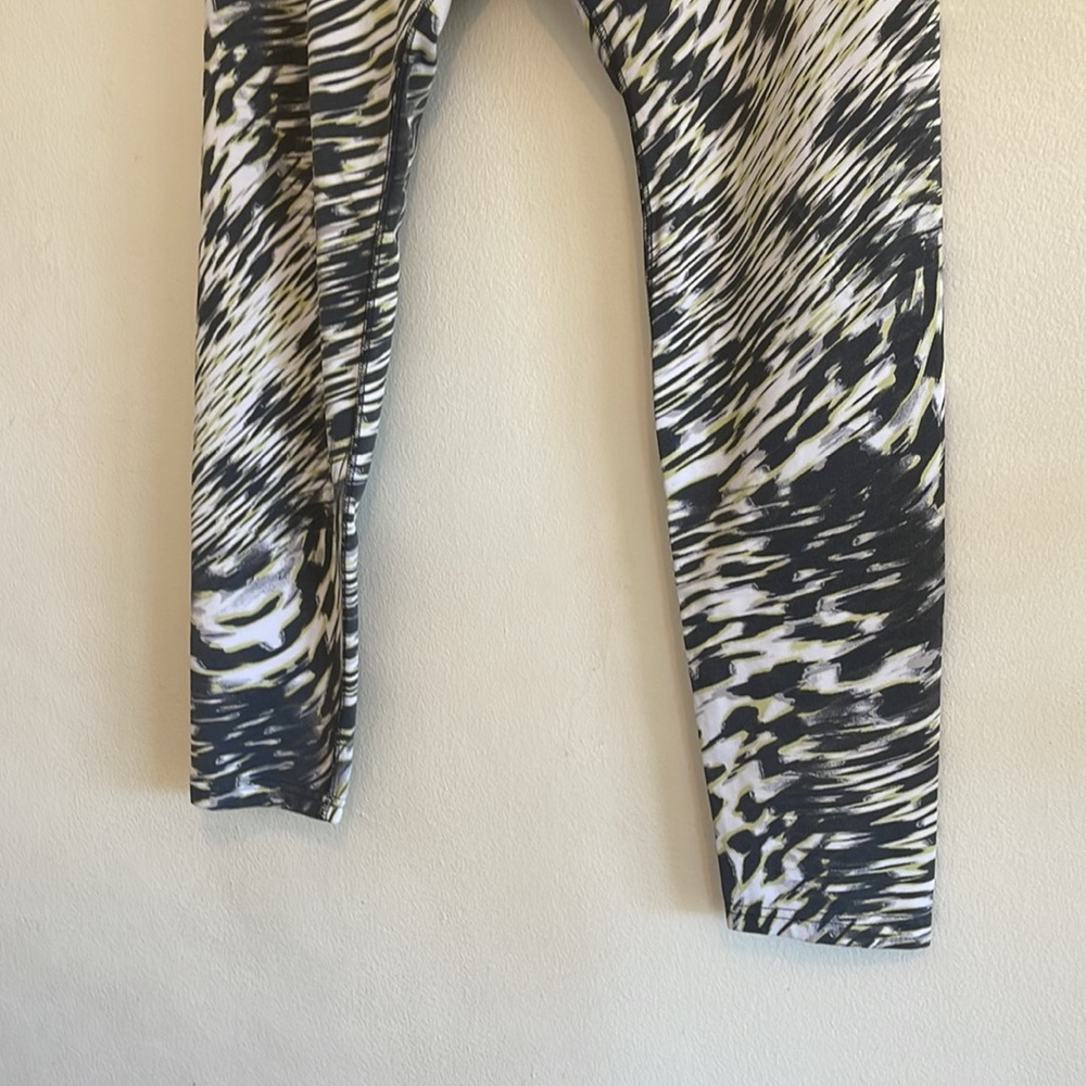 Nike Athletic Gray Leggings // Large - Picture 5 of 8